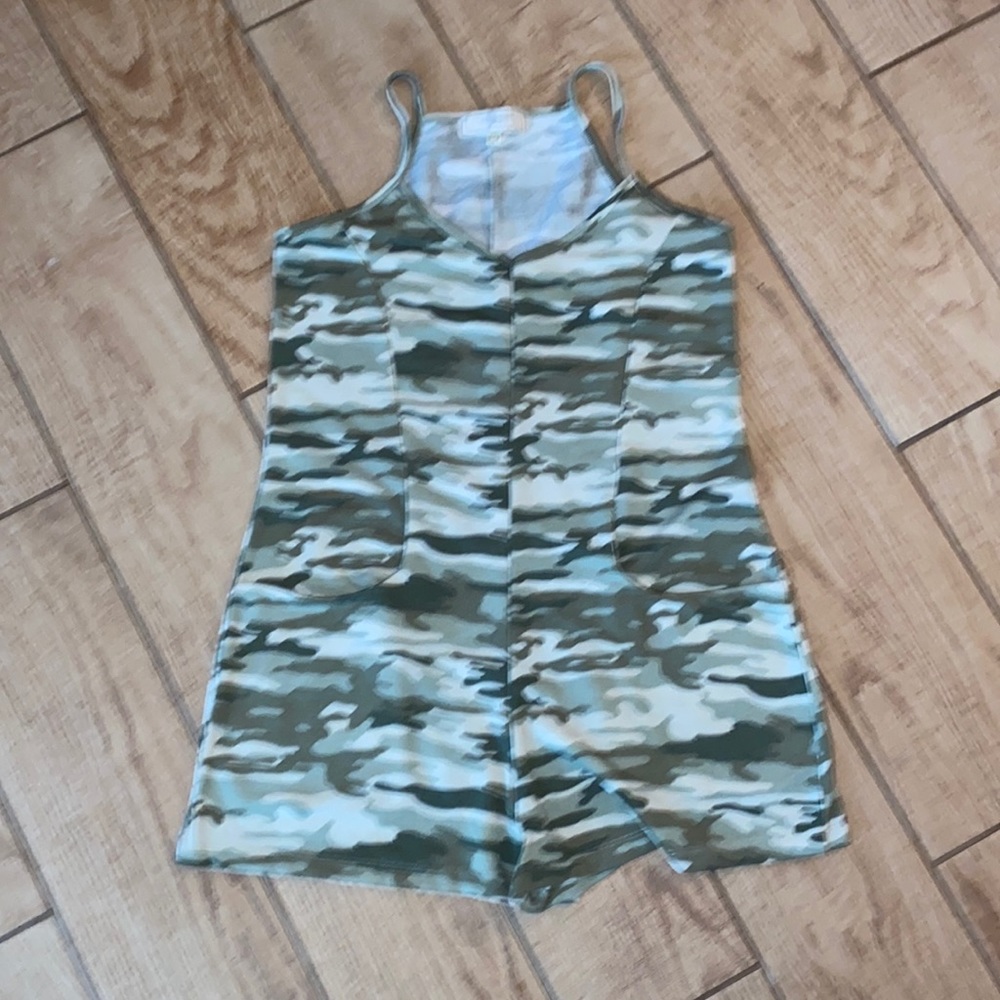 No Comment NU-LA Spaghetti Strap Deep Pocket Camouflage Romper Size Small